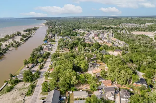 Wasaga Beach, ON L9Z 2L2,38 Laidlaw ST