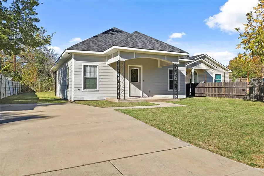 3704 Saint Louis Avenue, Fort Worth, TX 76110