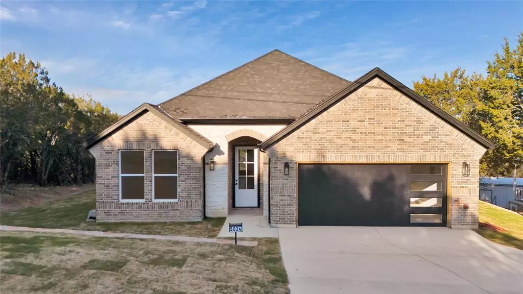 5024 Waterfield Drive, Granbury, TX 76048