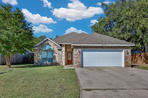 1019 Oxford Drive, Gainesville, TX 76240