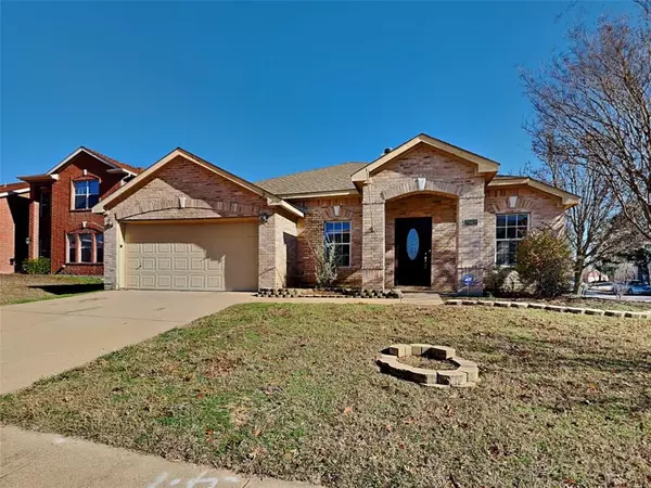 7007 Lake Jackson Drive, Arlington, TX 76002