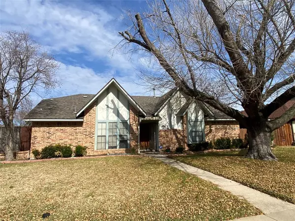 2607 Winterlake Drive, Carrollton, TX 75006