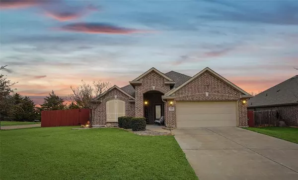 1300 Lacey Oak Drive, Mansfield, TX 76063