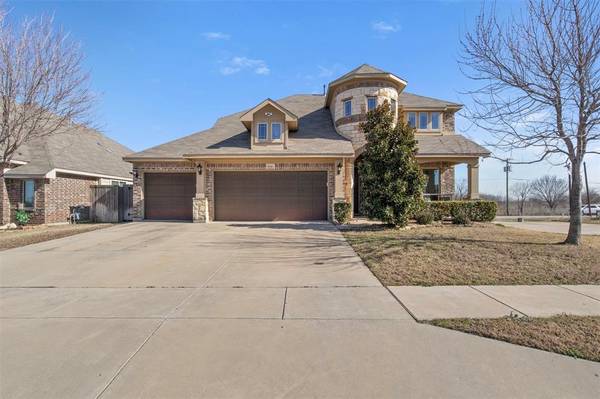 9717 Cypress Lake Drive, Fort Worth, TX 76036