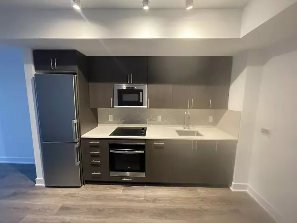 Oshawa, ON L1H 7K4,2545 Simcoe ST E #1820