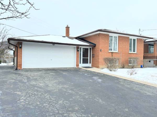 9 Sledman ST, Mississauga, ON L4T 1K4