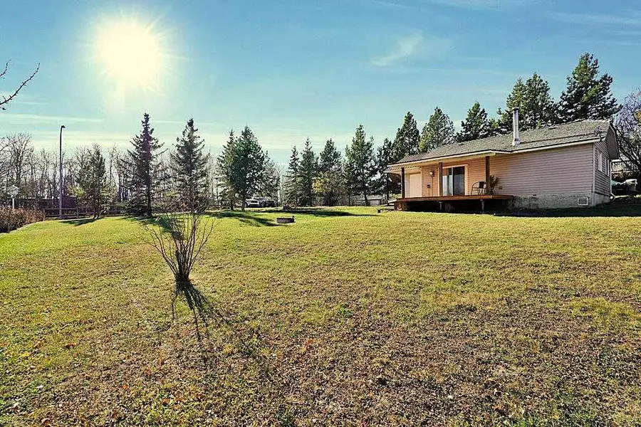 8 Sunnyside DR, Rural Ponoka County, AB T0C 2J0