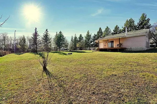 8 Sunnyside DR, Rural Ponoka County, AB T0C 2J0