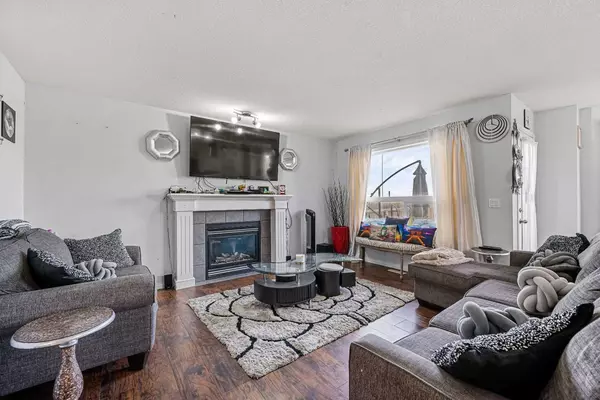 Calgary, AB T3J 5N3,253 Saddlecrest WAY NE