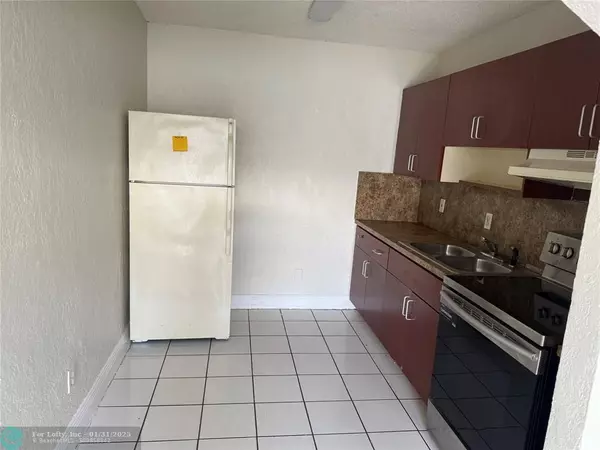 Dania Beach, FL 33004,724 SW 7th St  #3