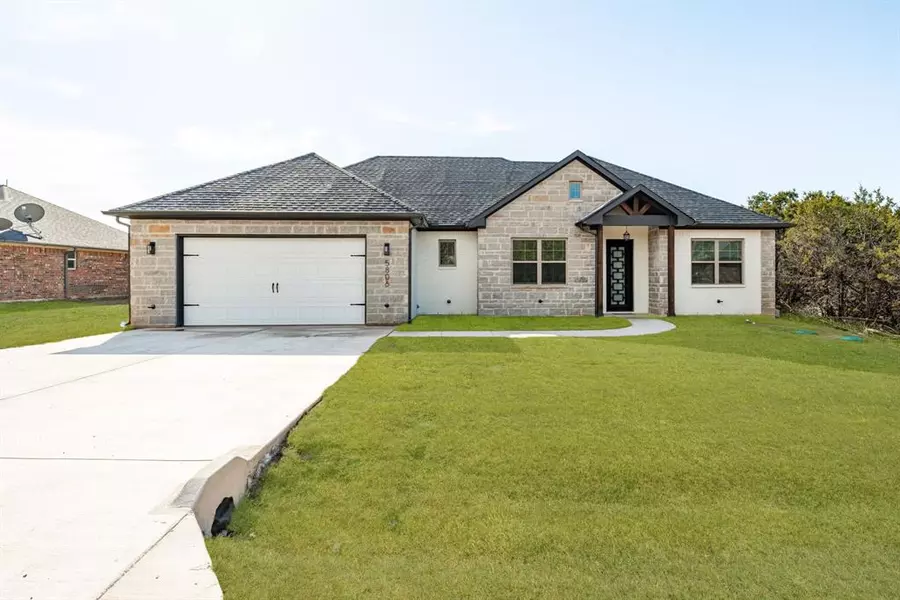 5806 Stonegate Circle, Granbury, TX 76048