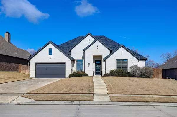 1108 Whisper Willows Drive, Fort Worth, TX 76052