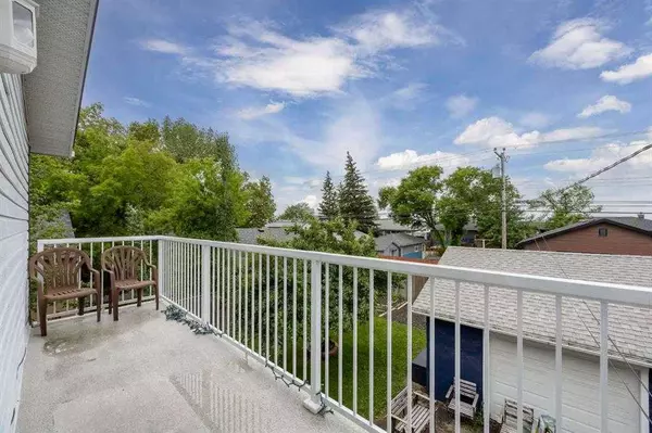 Calgary, AB T2B 0P9,2213 27 ST SE