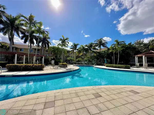 West Palm Beach, FL 33411,6426 Emerald Dunes Drive  #203