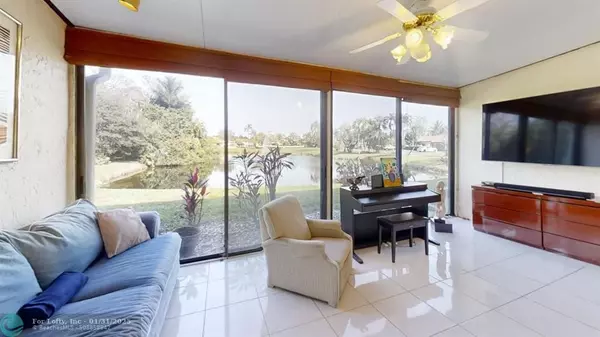 8460 Casa Del Lago  #E, Boca Raton, FL 33433