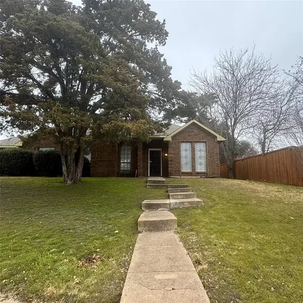 801 Woodridge Drive, Desoto, TX 75115