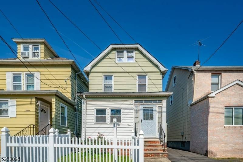 1023 Julia St, Elizabeth City, NJ 07201