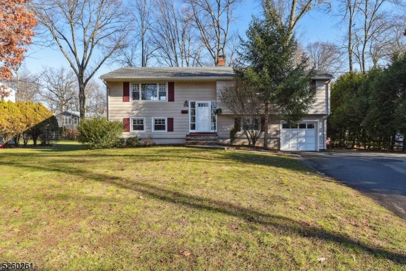 54 Trocha Ave, Livingston Twp., NJ 07039