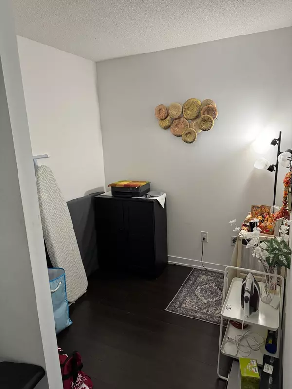 Mississauga, ON L5M 0Y3,2560 Eglinton AVE W #303