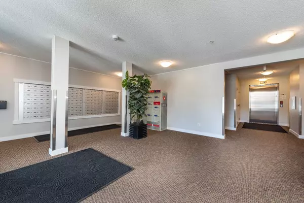 Calgary, AB T2X2B9,81 Legacy BLVD SE #2216