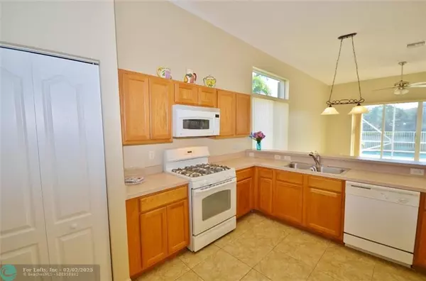 Pembroke Pines, FL 33332,19414 SW 67th St