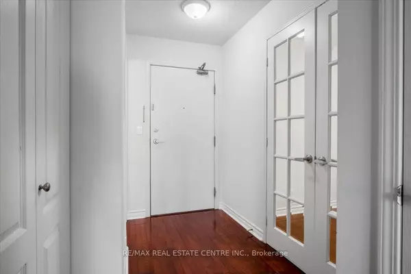 Mississauga, ON L5B 4M1,1 Elm DR #2209