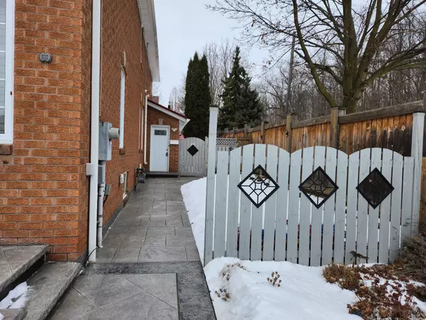 Mississauga, ON L5R 2Z3,1078 Ceremonial(Basement) DR