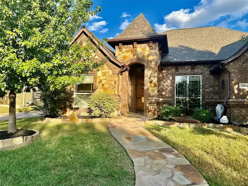 7904 Bentley Drive, North Richland Hills, TX 76182