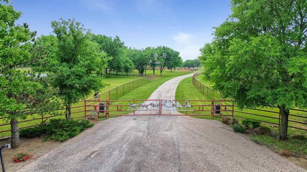 10898 Friendship Road, Pilot Point, TX 76258