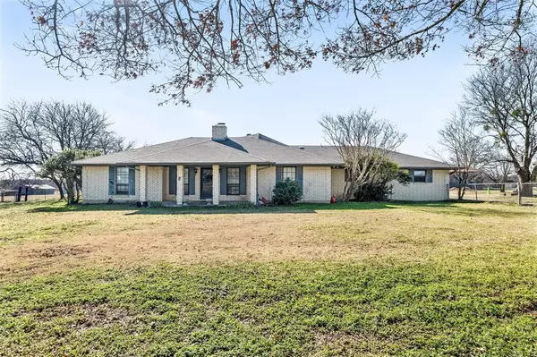 1525 Floyd Hampton Road, Crowley, TX 76036