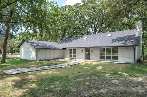 Edgewood, TX 75117,305 Bowie Street