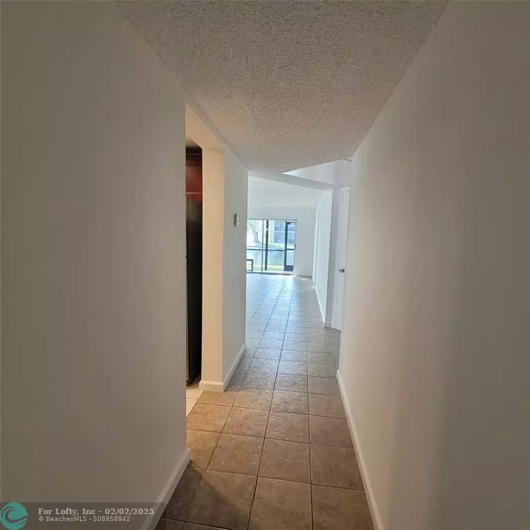 Fort Lauderdale, FL 33321,8010 Colony Cir  #102