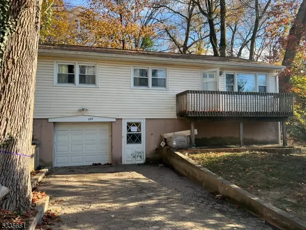 111 Mohawk Trl, Ringwood Boro, NJ 07456