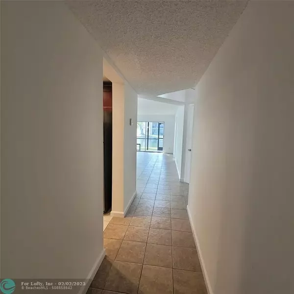 Fort Lauderdale, FL 33321,8010 Colony Cir  #102