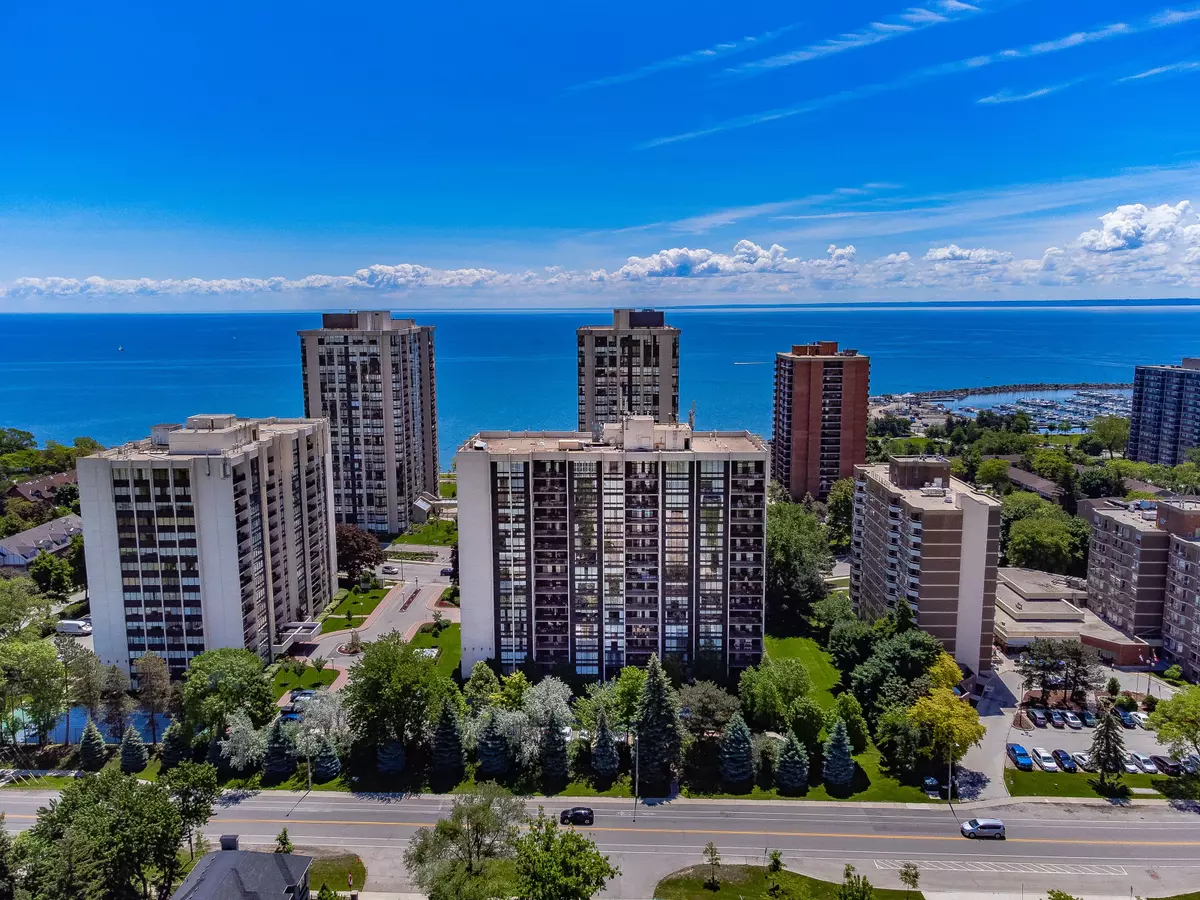 Oakville, ON L6L 5L6,2185 Marine DR #1106