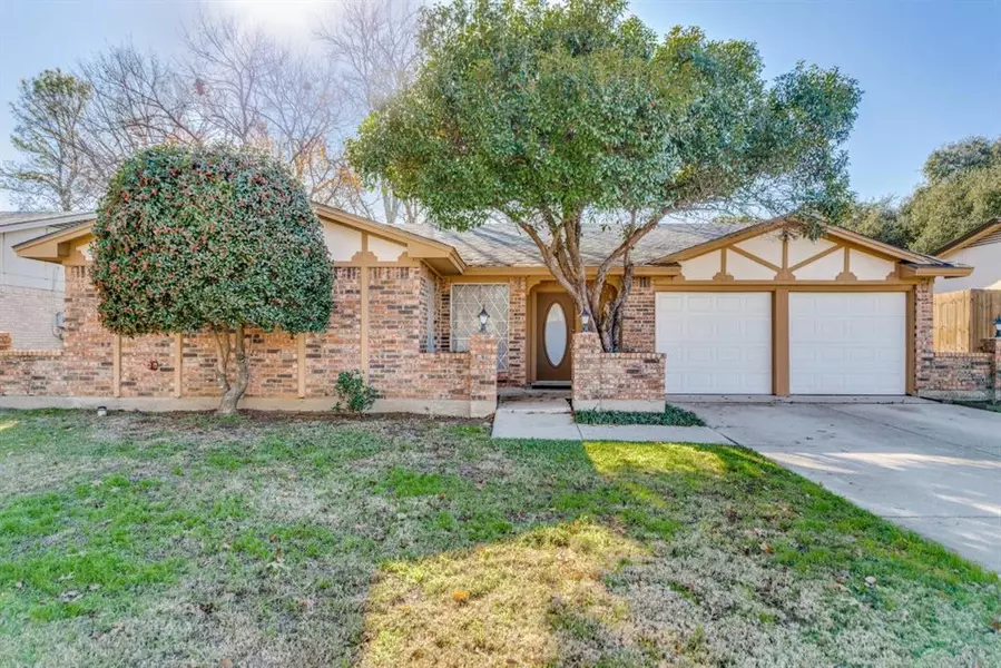 2306 Vineyard Drive, Arlington, TX 76015