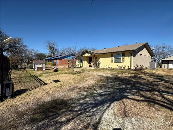 972 NW County Road 2090, Corsicana, TX 75110