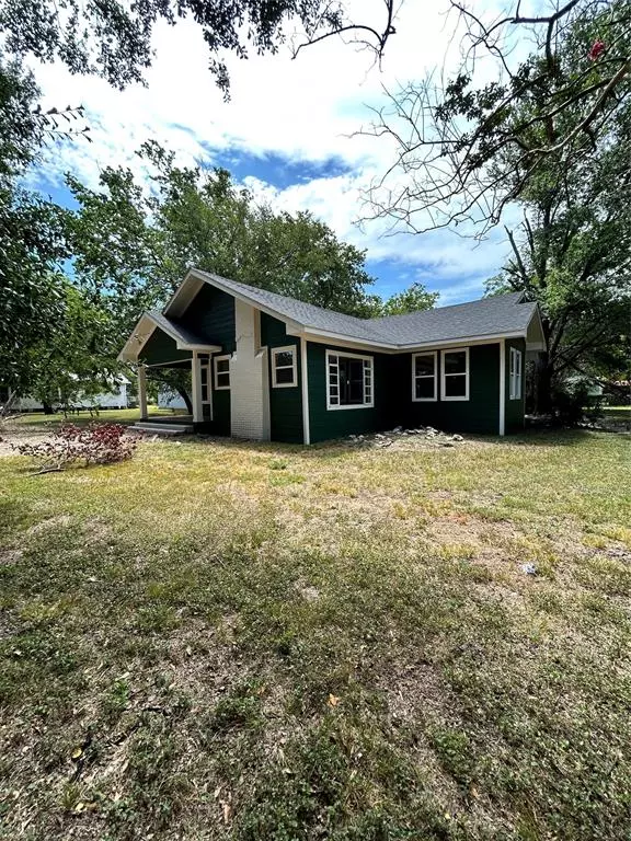 Kerens, TX 75144,304 3rd Street