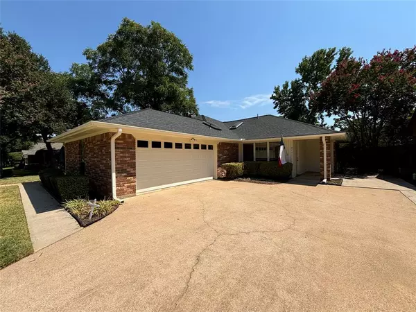 Arlington, TX 76013,5704 Glacier Lake Drive