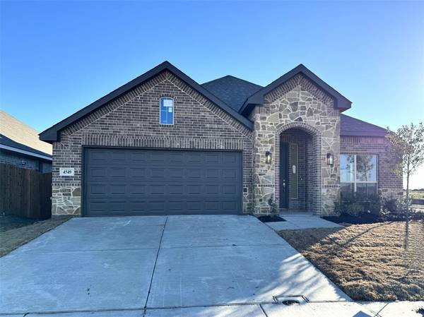 4549 Copper Point Drive, Fort Worth, TX 76036