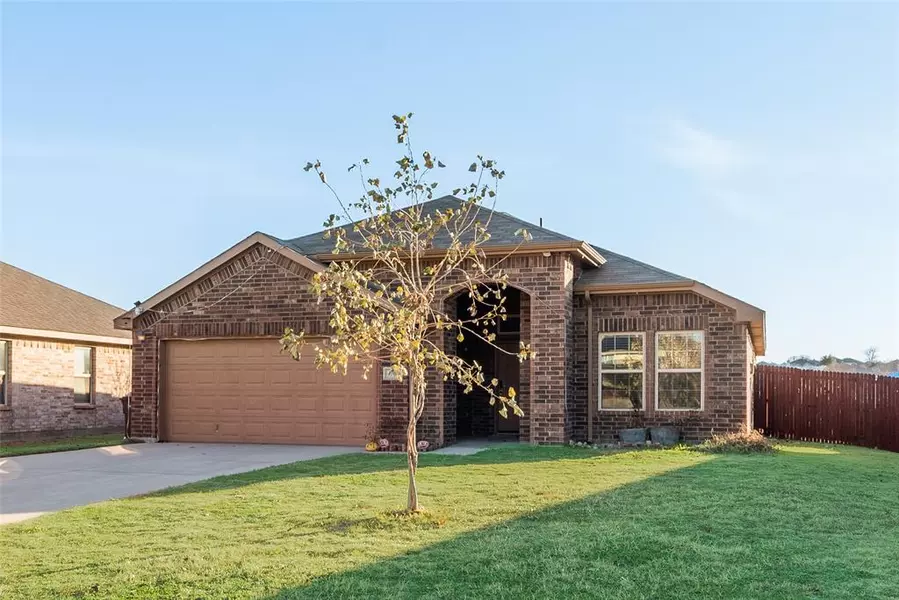 9765 Osprey Drive, Fort Worth, TX 76108