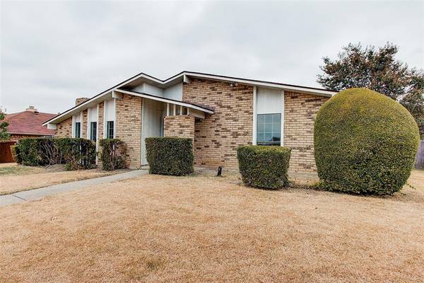 813 Wood Glen, Desoto, TX 75115