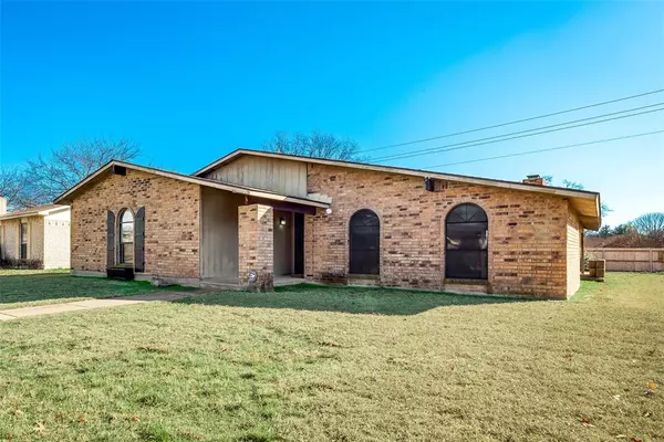 Desoto, TX 75115,820 Live Oak Drive