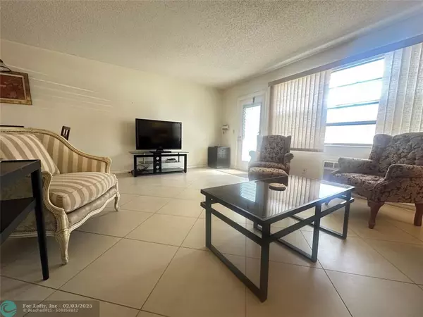 Deerfield Beach, FL 33442,27 Newport B  #27