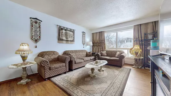 Mississauga, ON L5C 1N9,824 Eaglemount CRES