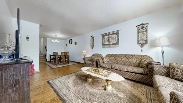 Mississauga, ON L5C 1N9,824 Eaglemount CRES