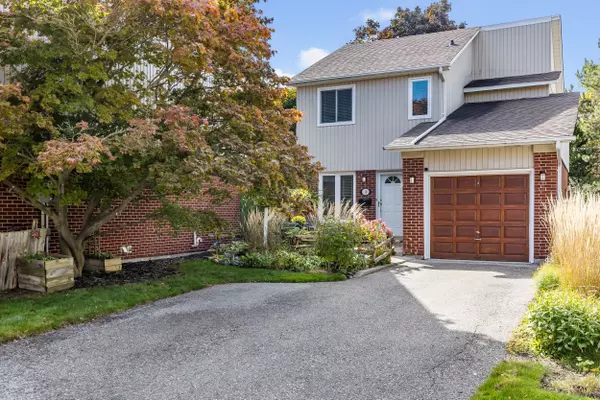 10 Shelbourne CT, Brampton, ON L6Z 1C2