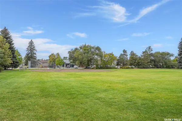 822 M AVENUE S, Saskatoon, SK S7M 2L5