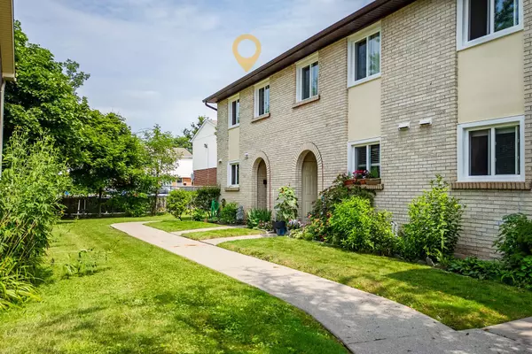 41 Nadia PL #37, Oakville, ON L6H 1K1