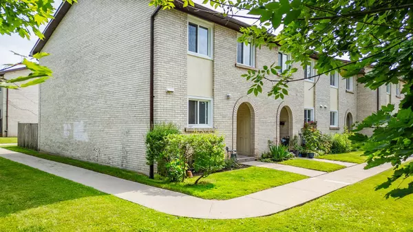 Oakville, ON L6H 1K1,41 Nadia PL #37